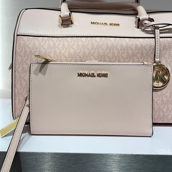 MICHAEL KORS LARGE DOUBLE ZIP WRISTLET WALLET PHONE CASE CLUTCH 
Powder Blush - Picture 5 of 16